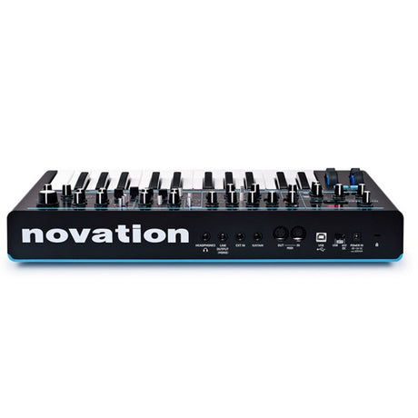 Bass_Station_II_[You_can_try_out_the_bass_on_our_dedicated_bass_floor!]_05