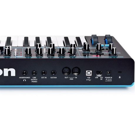 Bass_Station_II_[You_can_try_out_the_bass_on_our_dedicated_bass_floor!]_06