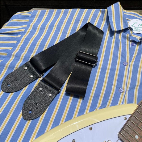 Black_seatbelt_guitar_strap_01