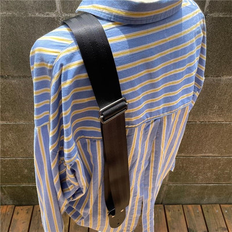 Black_seatbelt_guitar_strap_04