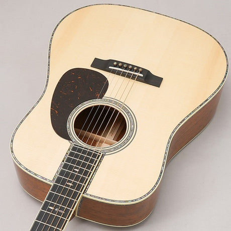 CTM_D-45_PROMO_GE_Style_Swiss_Spruce___Guatemalan_Rosewood___Hide_Glue_&_Thin_Finish_Martin_05