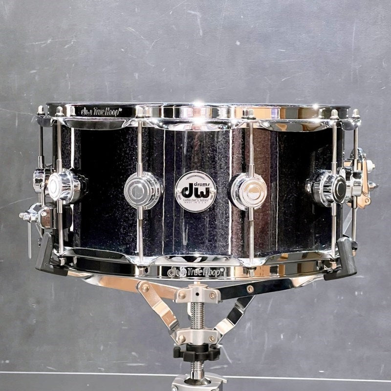 DRFP6514SSC096_[Collector's_Pure_Maple_Snare_Drum_VLT_Shell_14×6_5___Gun_Metal_Sparkle_Glass_FinishPly]_01