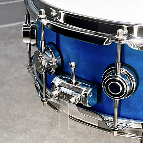 DRS00514SSC108_[Collector's_Pure_Maple_Snare_Drum_14×5___Satin_Azure]_03