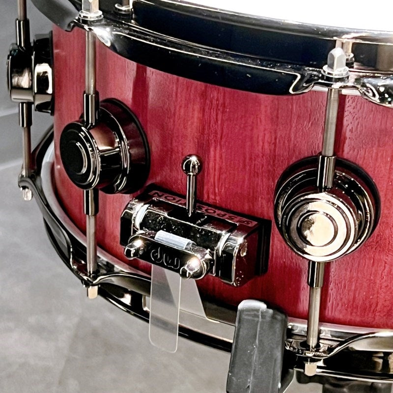 DRU25514SSN101_[Collector's_PURE_Purpleheart_Snare_Drum___14_×_5_5___Natural_Satin_Oil_w_Black_Nickel_Hardware]_03