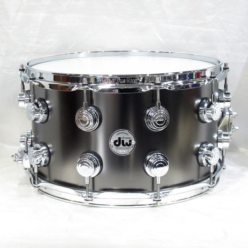 DRVD0814SVCBK_[Collector's_Satin_Black_Over_Brass_Snare_14×8]_01