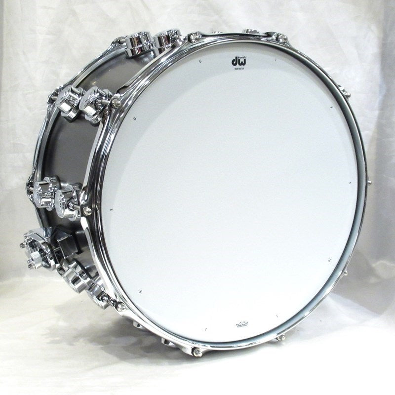 DRVD0814SVCBK_[Collector's_Satin_Black_Over_Brass_Snare_14×8]_06