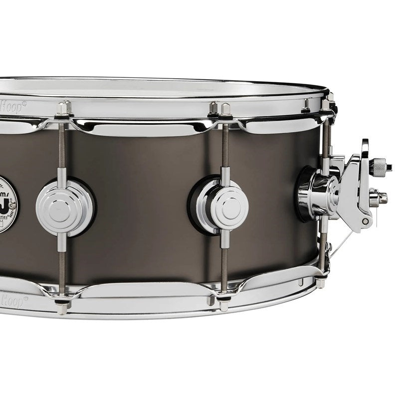 DRVD5514SVCBK_[Collector's_Satin_Black_over_Brass_Snare_14''x5_5'']_03