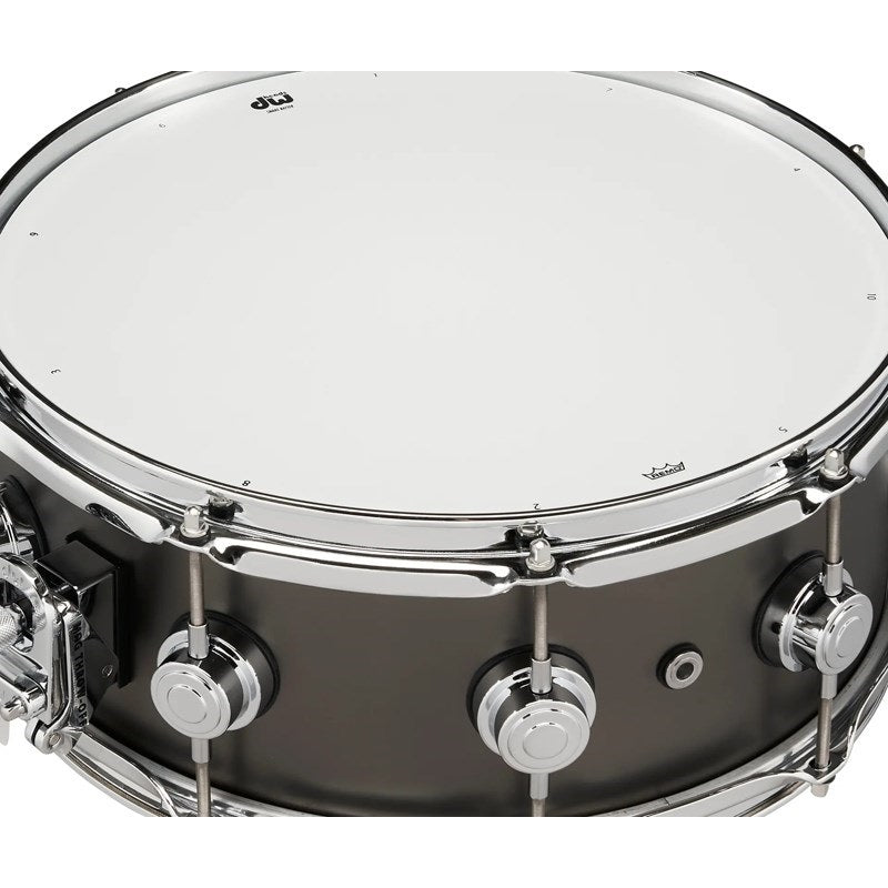 DRVD5514SVCBK_[Collector's_Satin_Black_over_Brass_Snare_14''x5_5'']_04