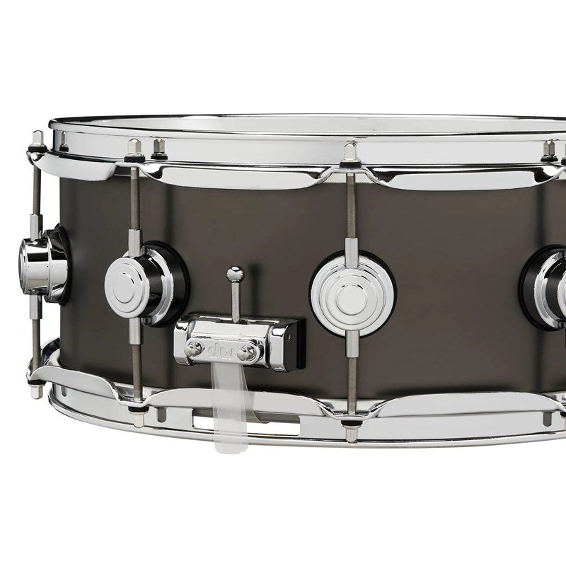 DRVD5514SVCBK_[Collector's_Satin_Black_over_Brass_Snare_14''x5_5'']_05