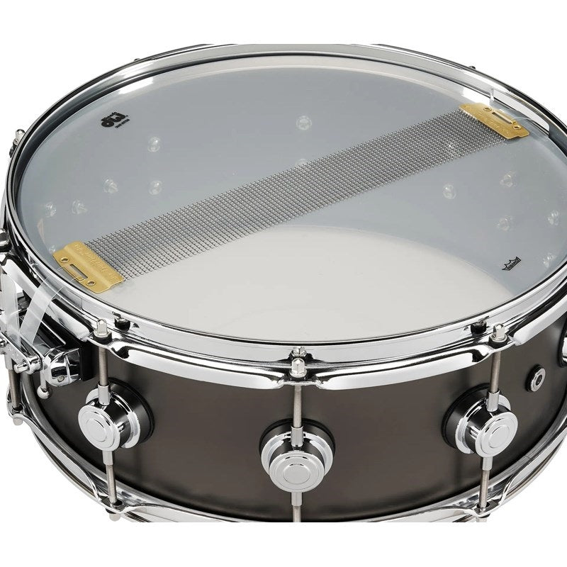 DRVD5514SVCBK_[Collector's_Satin_Black_over_Brass_Snare_14''x5_5'']_06