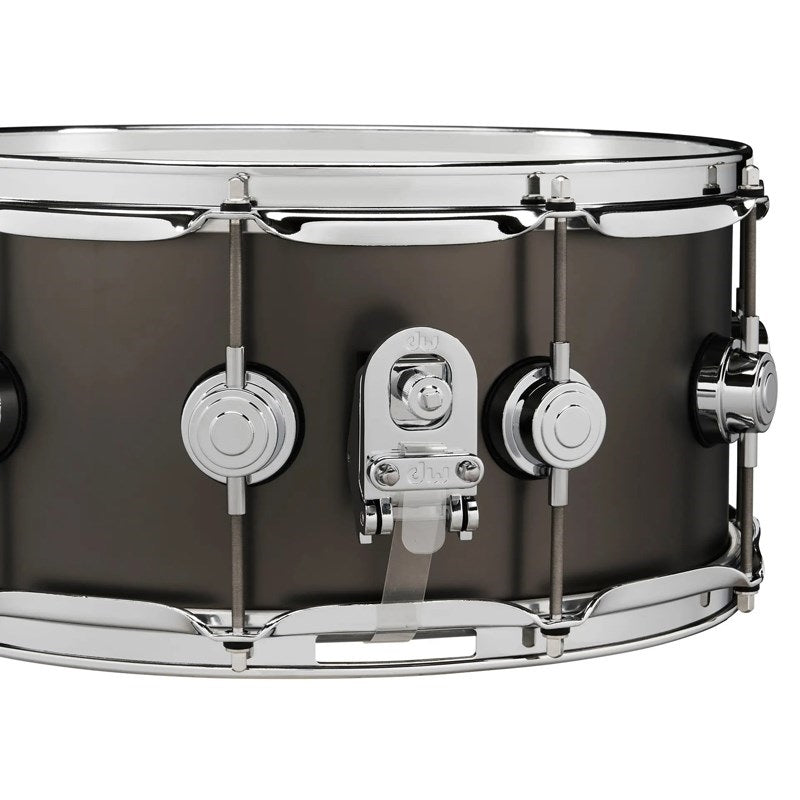 DRVD6514SVCBK_[Collector's_Satin_Black_over_Brass_Snare_14''x6_5'']_02