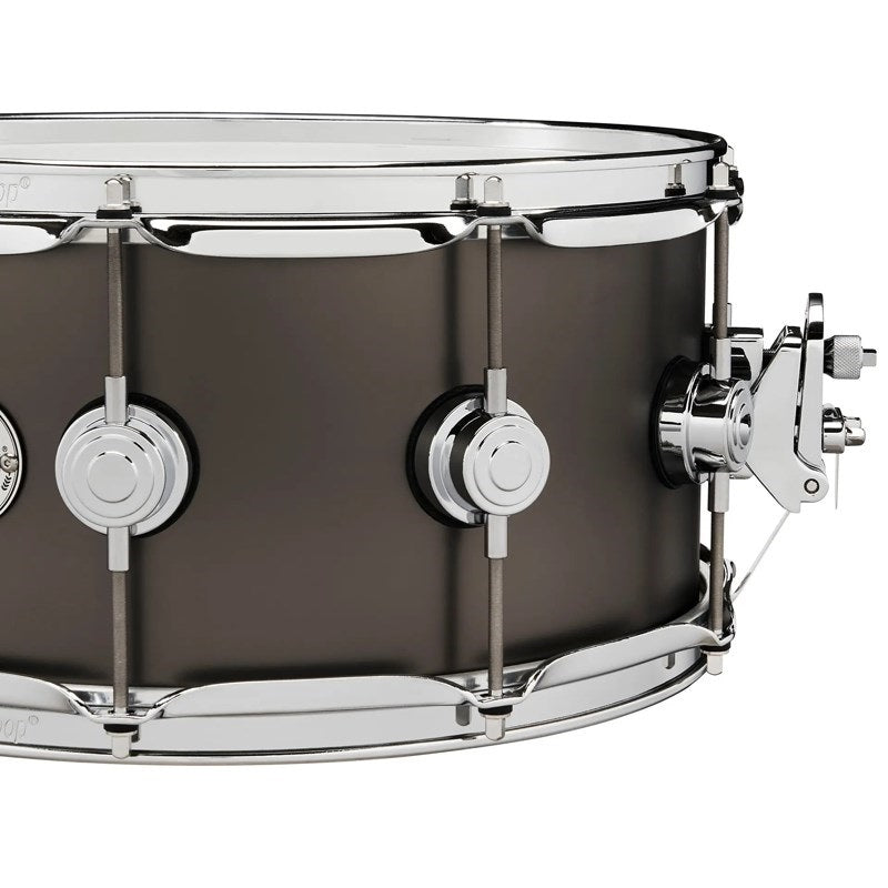 DRVD6514SVCBK_[Collector's_Satin_Black_over_Brass_Snare_14''x6_5'']_03