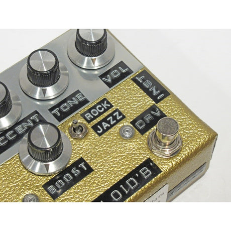DUMBLOID_B_Boost_Gold_Tolex_03