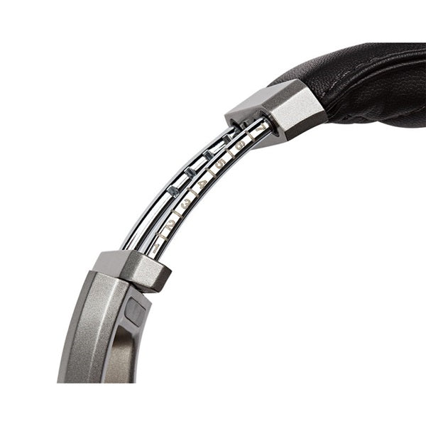 Denon_AH-D9200_Closed-Back_Headphones_(Special_Order_Item)_05