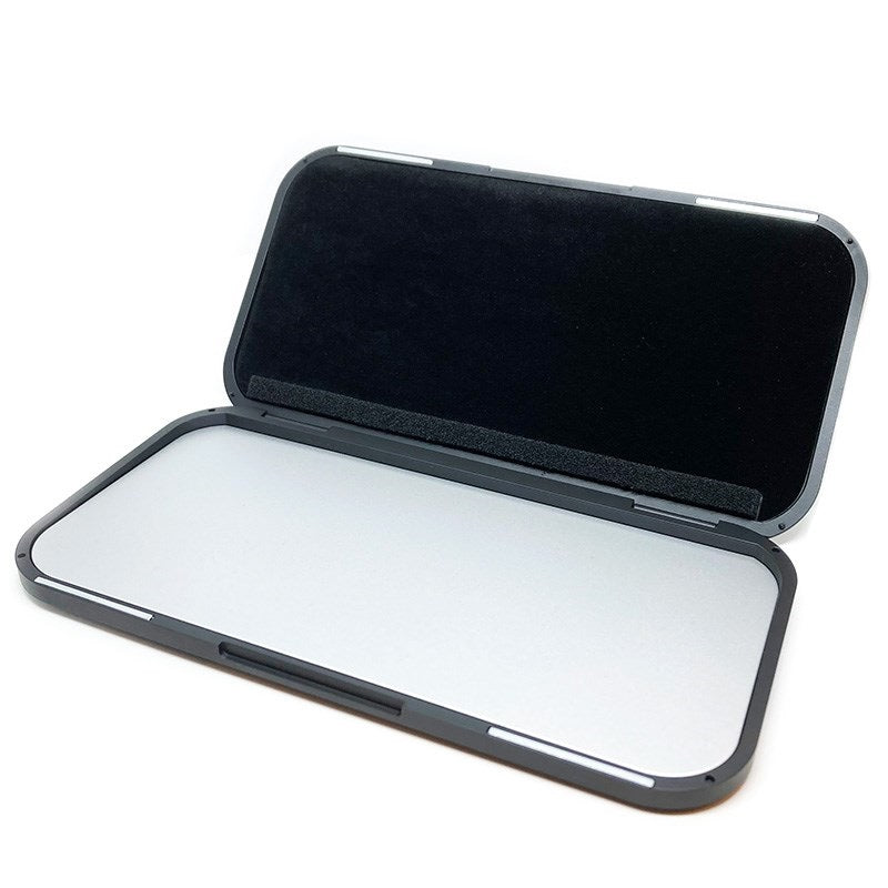 Galax_Alto_Saxophone_Reed_Case，_Slim_and_Compact，_Black，_Holds_8_Reeds_[GC-AB]_02