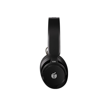 H200_(Adam)_(closed_headphones)_03