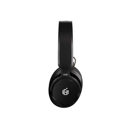 H200_(Adam)_(closed_headphones)_04