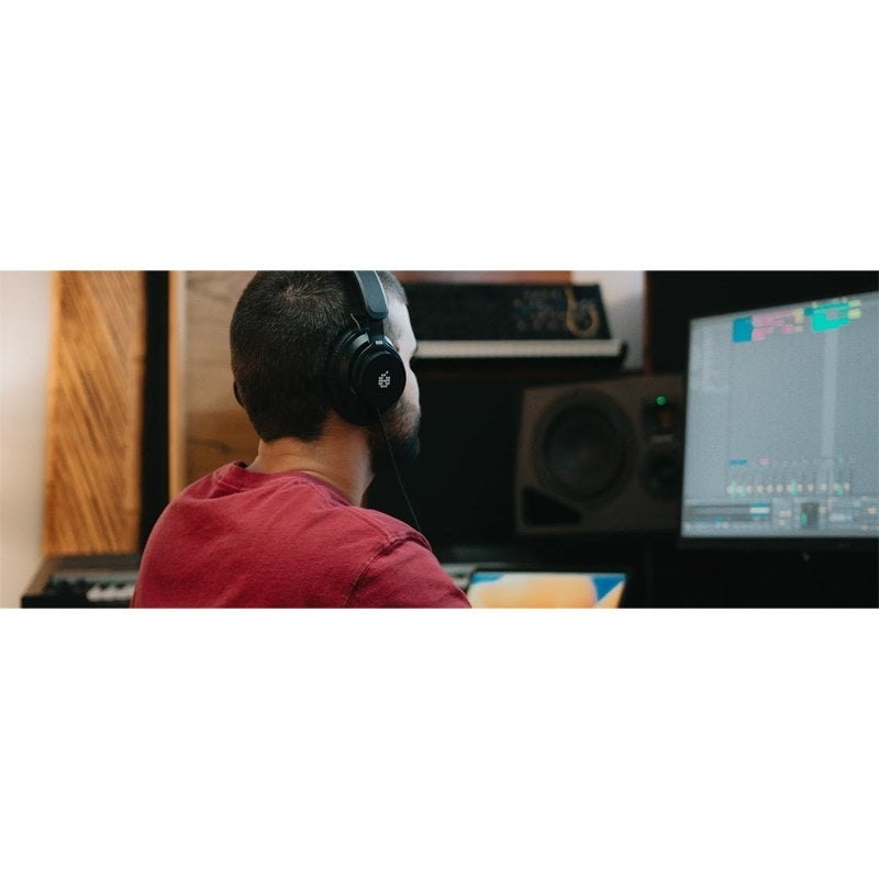 H200_(Adam)_(closed_headphones)_05