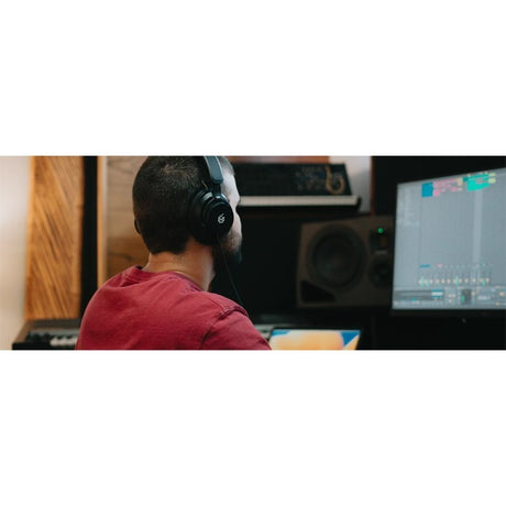 H200_(Adam)_(closed_headphones)_05