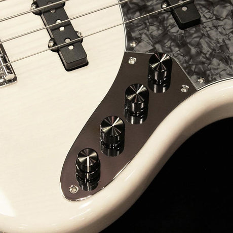 Hermes_Series_M70-4_(Trans_White)_04