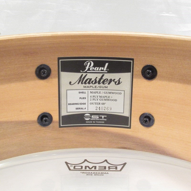 MMGC1450S_N_#T6_[Masters_Maple_Gum_14__x_5__Snare_Drum_-_Scuba_Blue_Over_Black_Limba_with_Nickel_Hardware]_[Pearl_Factory_Tour_2024_Order]_10