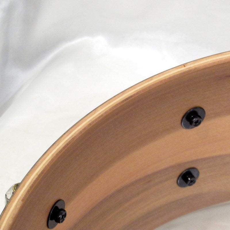 MMGC1450S_N_#T6_[Masters_Maple_Gum_14__x_5__Snare_Drum_-_Scuba_Blue_Over_Black_Limba_with_Nickel_Hardware]_[Pearl_Factory_Tour_2024_Order]_11