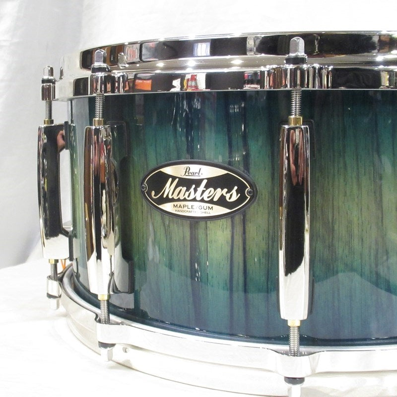 MMGC1465S_N_#T6_[Masters_Maple_Gum_14__x_5__Snare_Drum_-_Scuba_Blue_Over_Black_Limba_with_Nickel_Hardware]_[Pearl_Factory_Tour_2024_Order]_02