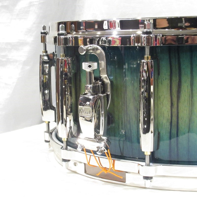 MMGC1465S_N_#T6_[Masters_Maple_Gum_14__x_5__Snare_Drum_-_Scuba_Blue_Over_Black_Limba_with_Nickel_Hardware]_[Pearl_Factory_Tour_2024_Order]_03
