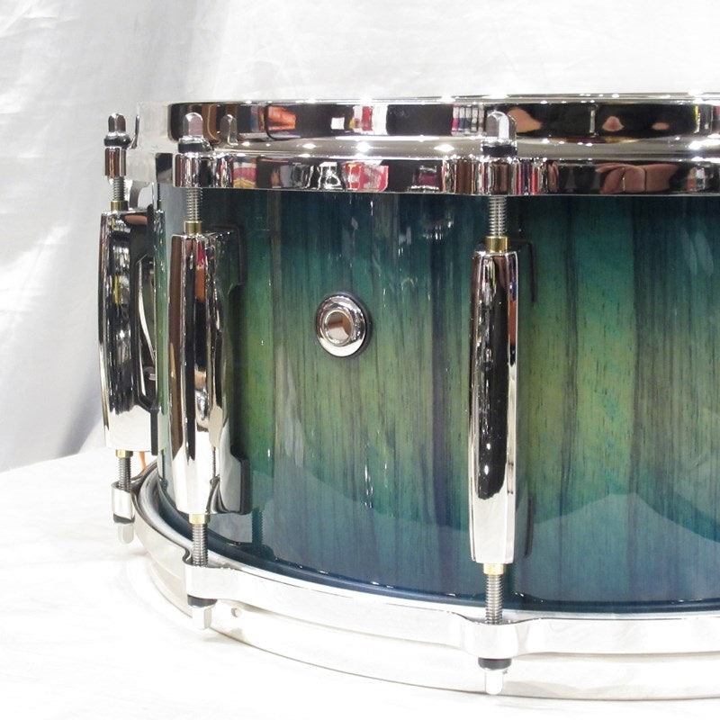 MMGC1465S_N_#T6_[Masters_Maple_Gum_14__x_5__Snare_Drum_-_Scuba_Blue_Over_Black_Limba_with_Nickel_Hardware]_[Pearl_Factory_Tour_2024_Order]_04