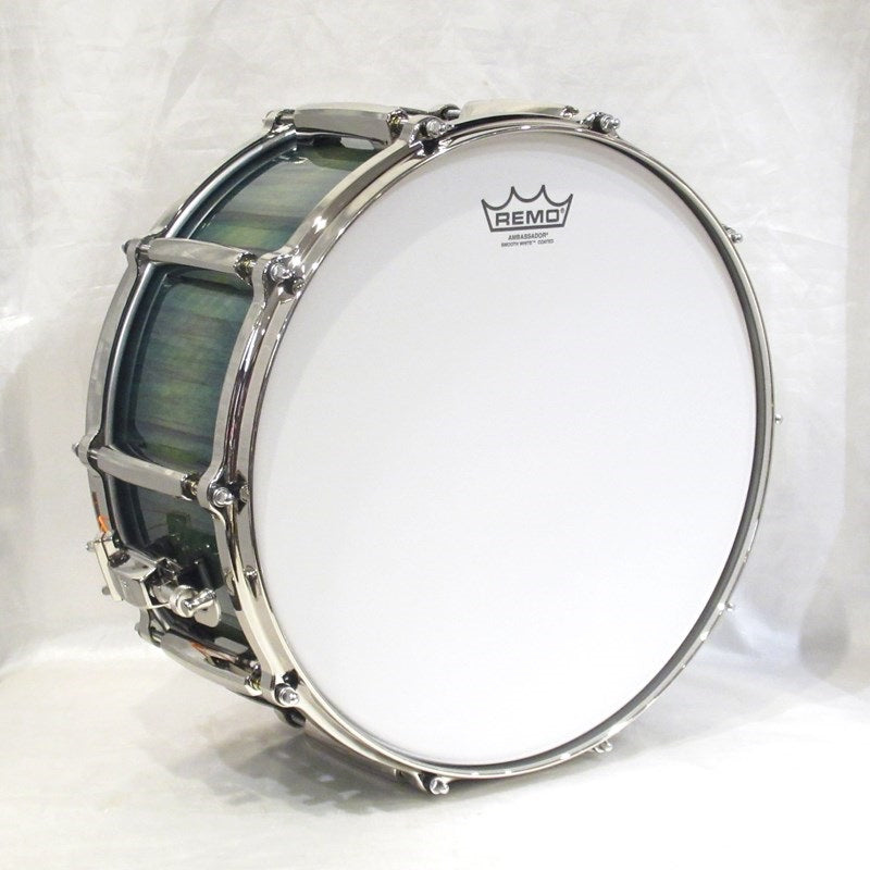 MMGC1465S_N_#T6_[Masters_Maple_Gum_14__x_5__Snare_Drum_-_Scuba_Blue_Over_Black_Limba_with_Nickel_Hardware]_[Pearl_Factory_Tour_2024_Order]_06