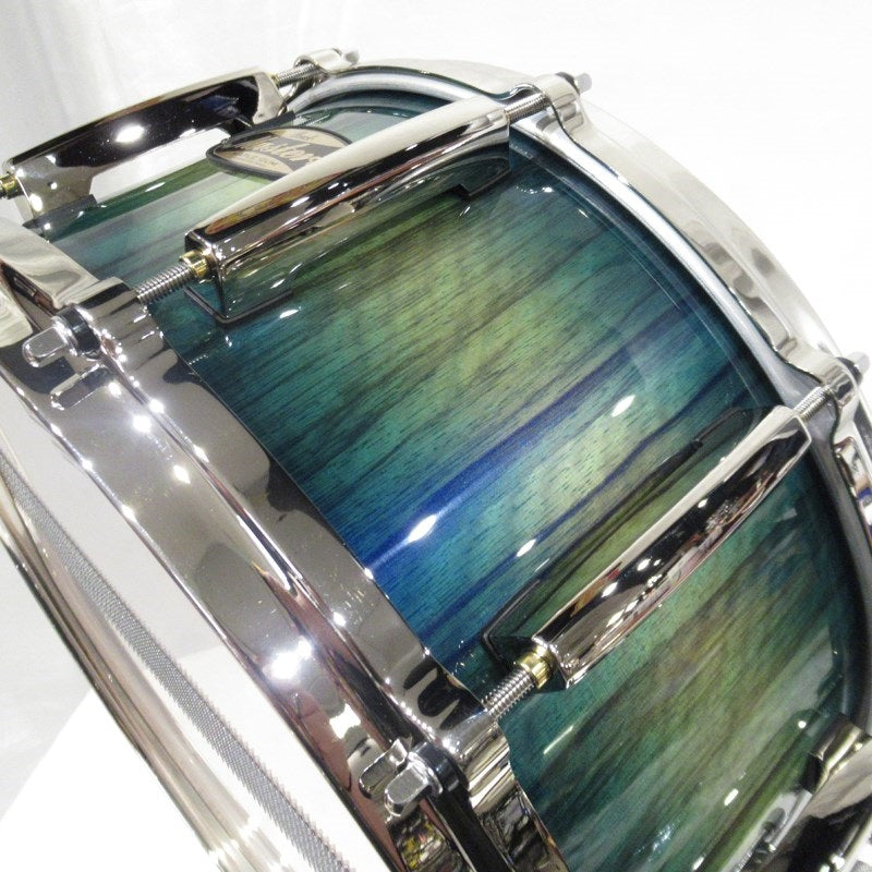 MMGC1465S_N_#T6_[Masters_Maple_Gum_14__x_5__Snare_Drum_-_Scuba_Blue_Over_Black_Limba_with_Nickel_Hardware]_[Pearl_Factory_Tour_2024_Order]_08