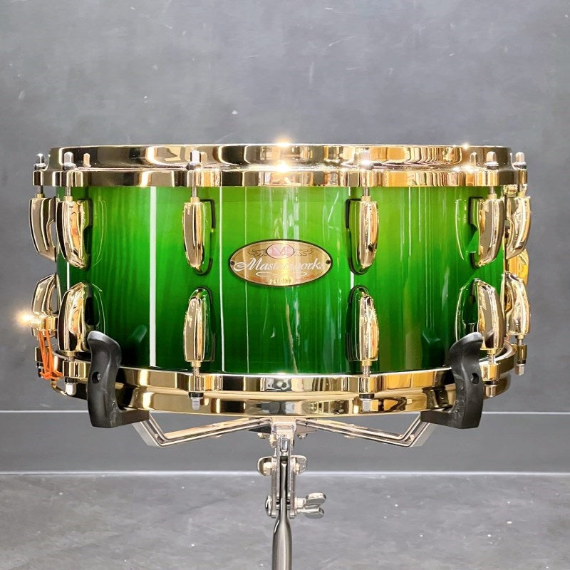 Masterworks_Snare_Drum_14×6_5_-_Emerald_Fade_over_White_Sycamore_w_Gold_Parts_[MWA1465SG]_01