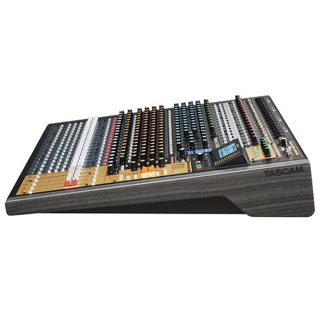 Model_2400_(24-channel_multi-track_recording_mixer_USB_audio_interface)_05
