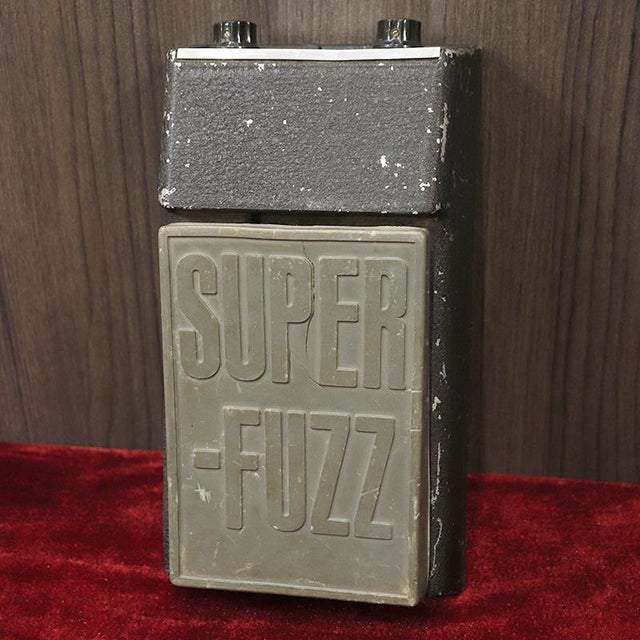 Model_U1075_Super_Fuzz_Black_Green_mid70's_01