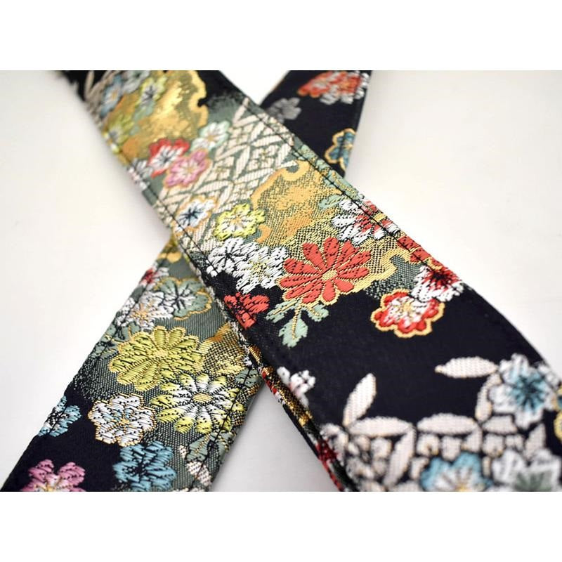 Nishijin-ori_Guitar_Strap，_Flowing_Small_Flower_Pattern_No_15_(Black)_02