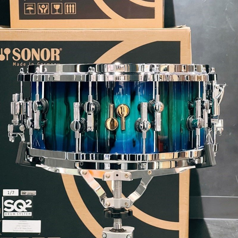 SQ2_System_Snare_Drum_-_Beech_Vintage_14x6_5_-_Green_Lacquer_over_Blue_Burst_Finish_with_African_Marble_(Special_Order)_01