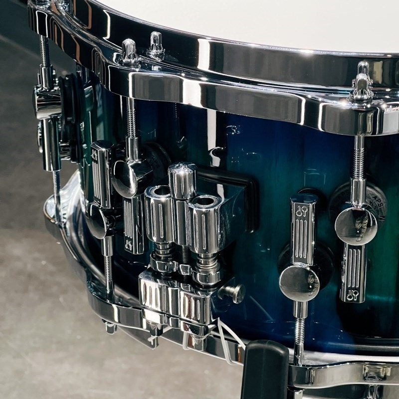 SQ2_System_Snare_Drum_-_Beech_Vintage_14x6_5_-_Green_Lacquer_over_Blue_Burst_Finish_with_African_Marble_(Special_Order)_03