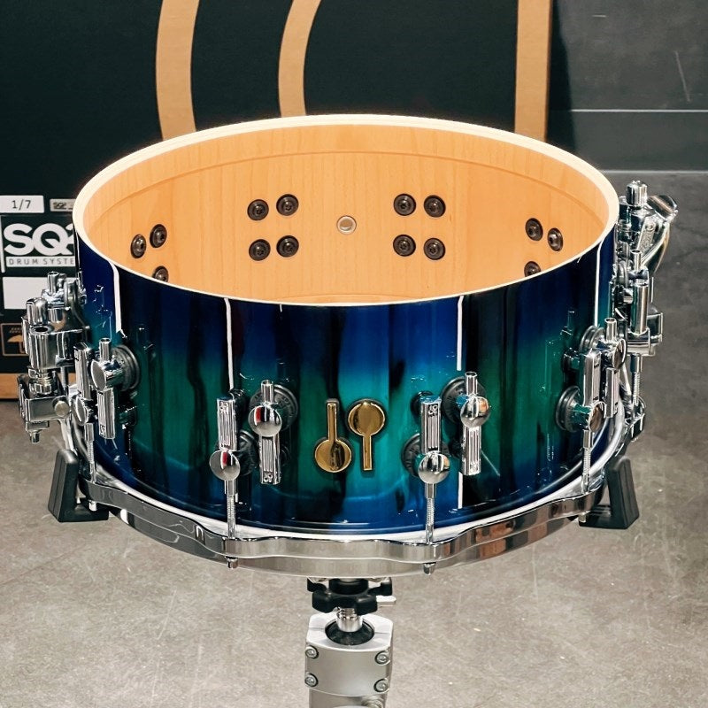 SQ2_System_Snare_Drum_-_Beech_Vintage_14x6_5_-_Green_Lacquer_over_Blue_Burst_Finish_with_African_Marble_(Special_Order)_04