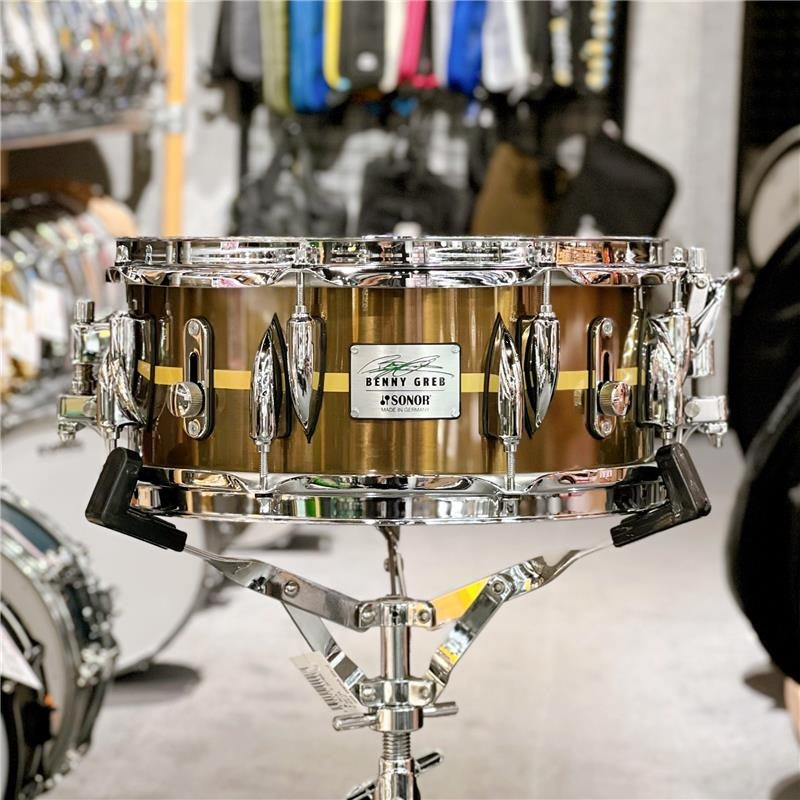 SSD-13575BG_SDB2_0_[Benny_Greb_Signature_Snare_2_0___Premium_Brass_Shell_13_x_5_75]_[In-Store_Display_Special_Price]_01