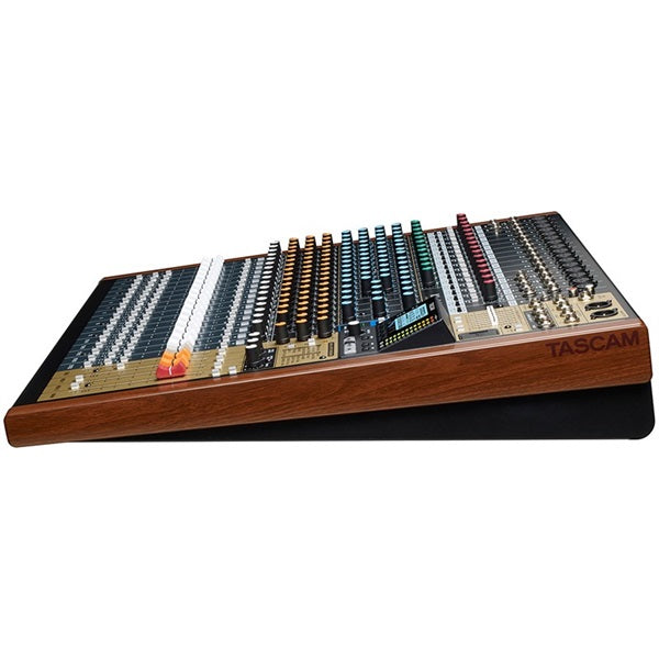 Tascam_Model_24_(24-track_recording_mixer_USB_audio_interface)_05