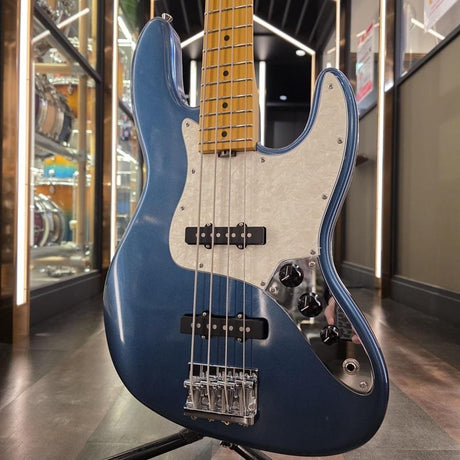 Trad_JB_4st_(Deep_Lake_Placid_Blue_Light_Aged)_01