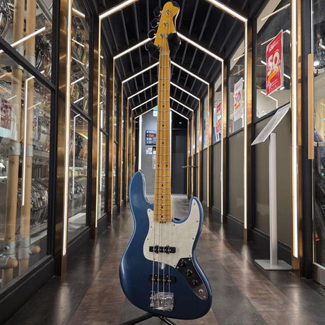 Trad_JB_4st_(Deep_Lake_Placid_Blue_Light_Aged)_02