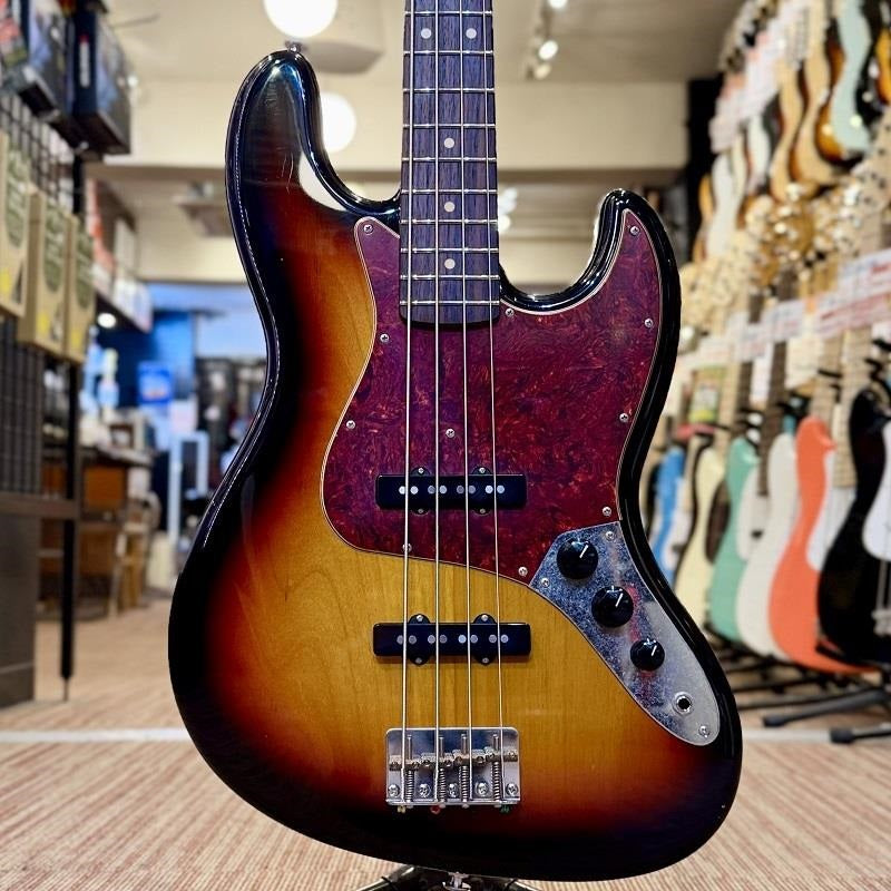Trad_Master_Series_Beta_J4W__(3_Tone_Sunburst_Light_Aged)_[Wide_Neck_Custom_Model]_01