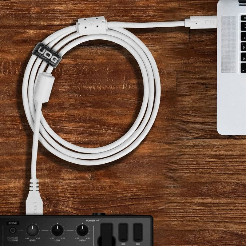 U98001WH_Ultimate_USB_Cable_3_0_CA_White_Straight_1_5m_07