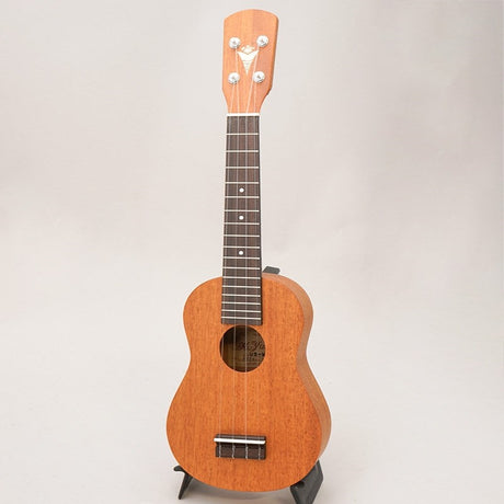 US-M1_(Japanese-made_soprano_ukulele)_by_K_Yairi_03