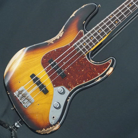 USED_1961_Jazz_Bass_Heavy_Relic_(Super_Faded_Aged_Bleached_3-Color_Sunburst)_01