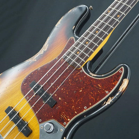 USED_1961_Jazz_Bass_Heavy_Relic_(Super_Faded_Aged_Bleached_3-Color_Sunburst)_09