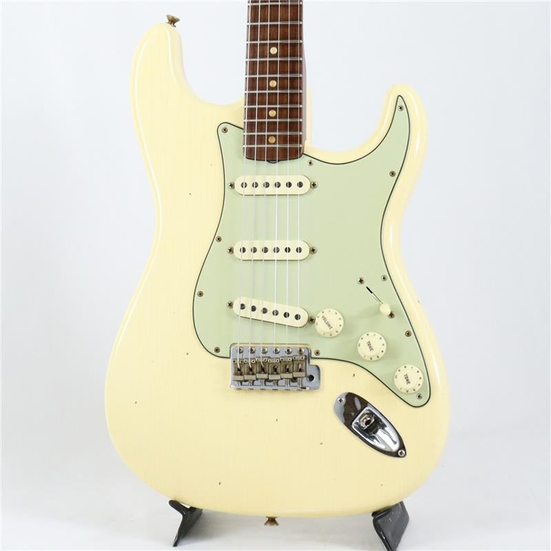 USED_1963_Stratocaster_Journeyman_Relic_Rosewood_Neck_2023_(Aged_Vintage_White)_[SN_R132954]_01