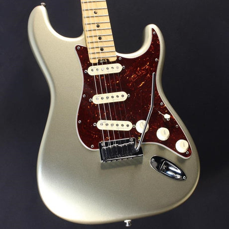 USED_American_Elite_Stratocaster_(Champagne_Maple)_01
