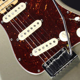 USED_American_Elite_Stratocaster_(Champagne_Maple)_04